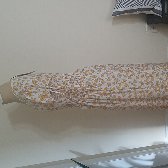 Ditsy Floral Plunge Tea Dress - Picture 4 of 8